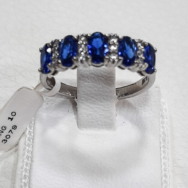 Ring 14 carats white gold with white and blue CZ